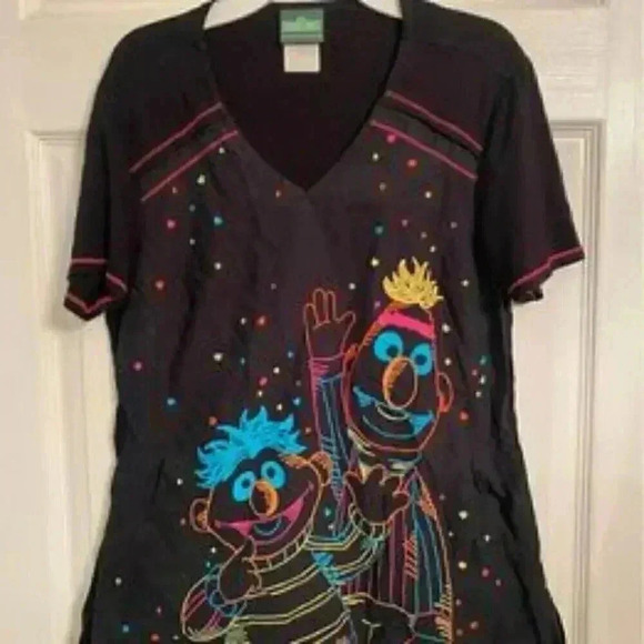 Small Sesame Street scrub top - Picture 1 of 2